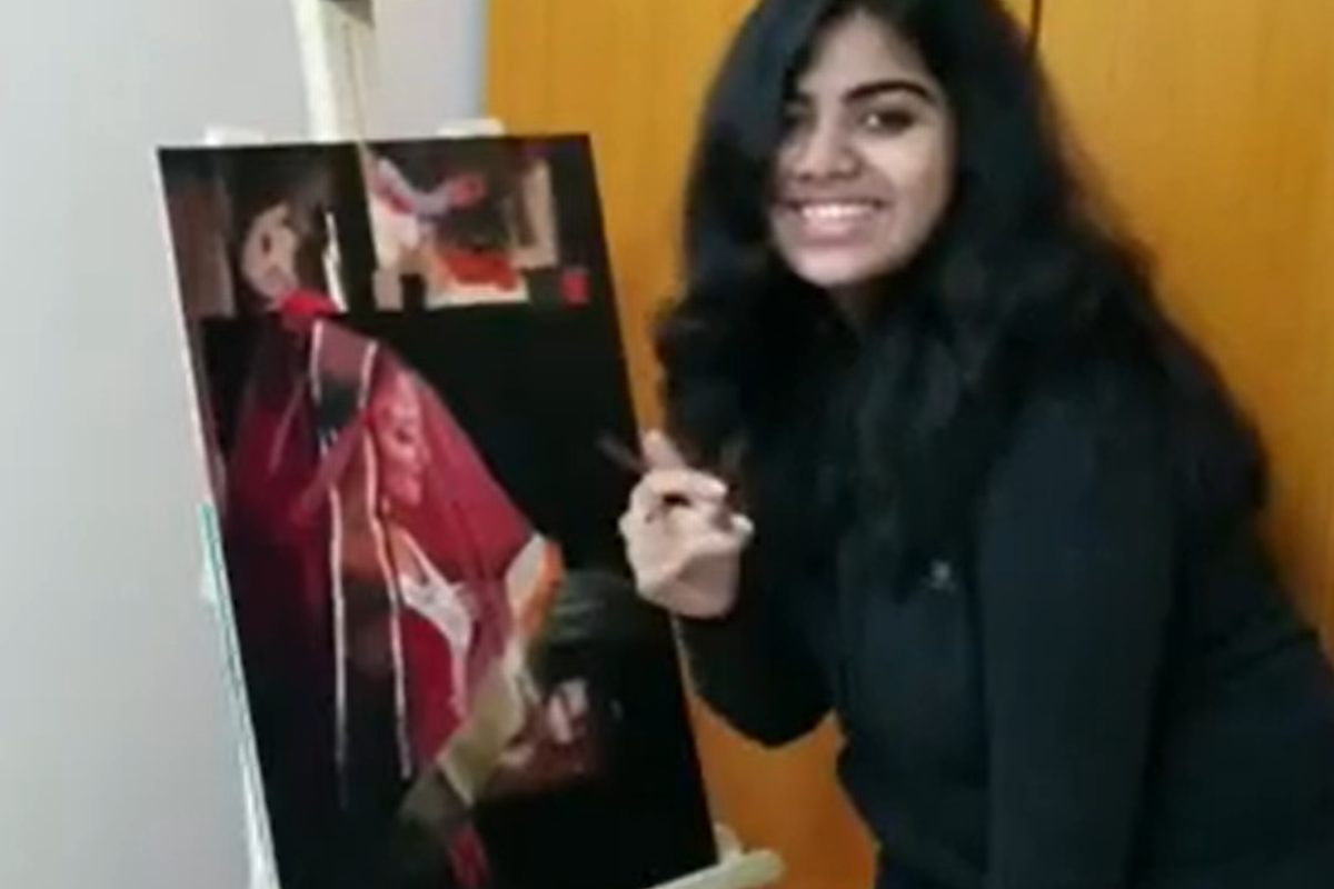 Teen students learning art and building portfolios at Konsult Creative